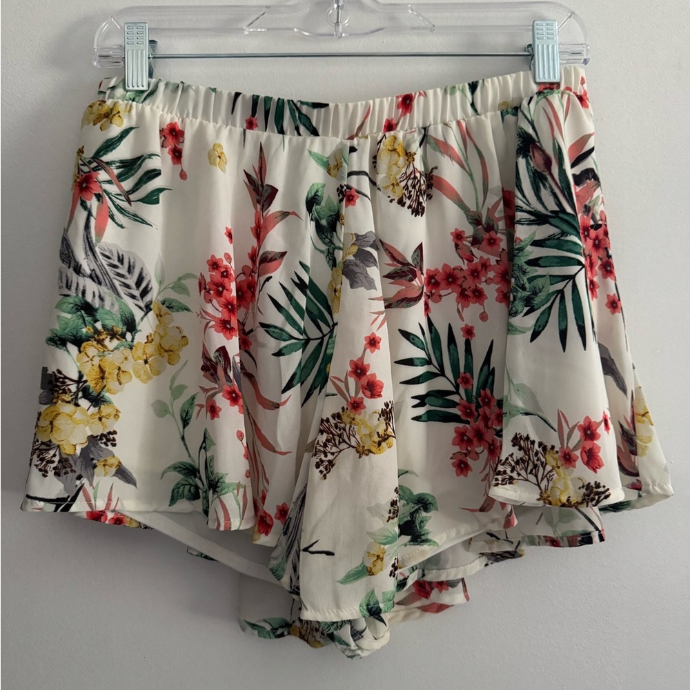 Peach Love California High Waist White and Red Shorts